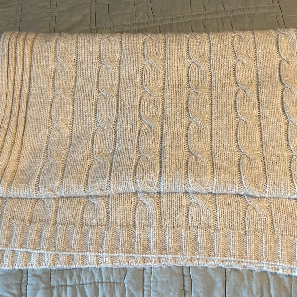 Biltmore Cable Knit 100% Polyester Throw 64 x 50 inches NWOT